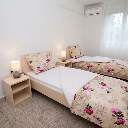 Apartments Put Plokita Smilja Split Exterior photo