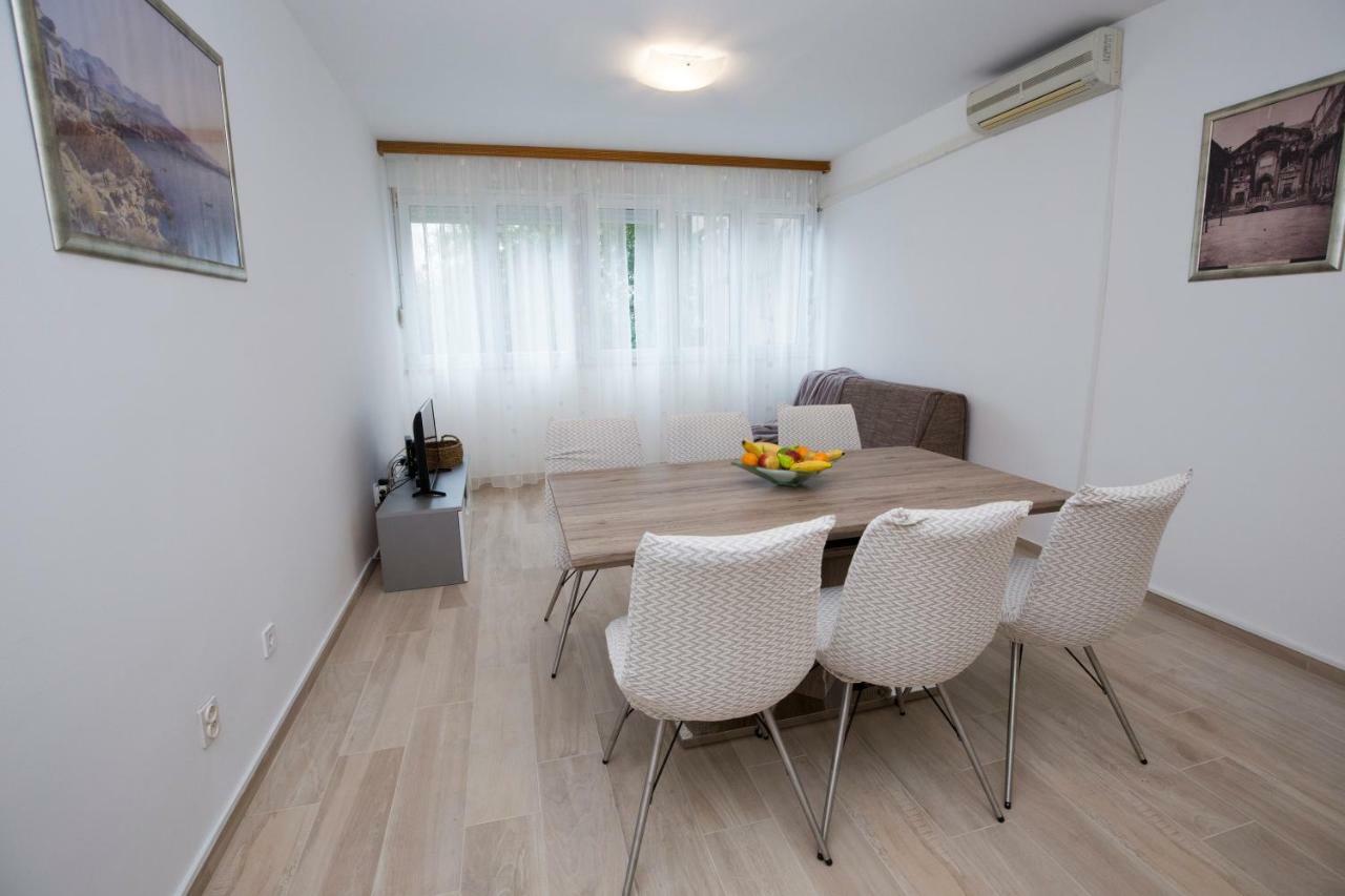 Apartments Put Plokita Smilja Split Exterior photo